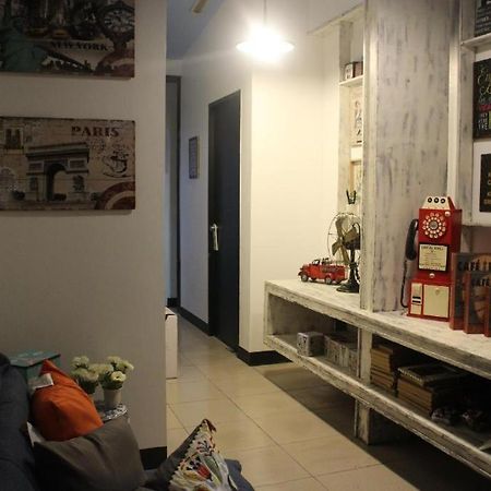 Tropical Breeze Hostel Cebu - Cebu Center Екстериор снимка