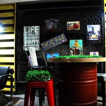 Tropical Breeze Hostel Cebu - Cebu Center Екстериор снимка