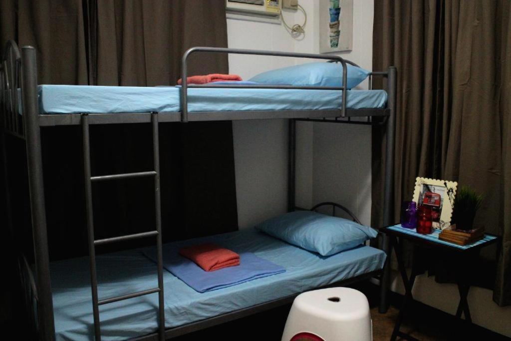 Tropical Breeze Hostel Cebu - Cebu Center Екстериор снимка