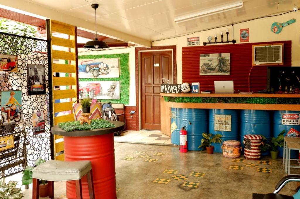 Tropical Breeze Hostel Cebu - Cebu Center Екстериор снимка