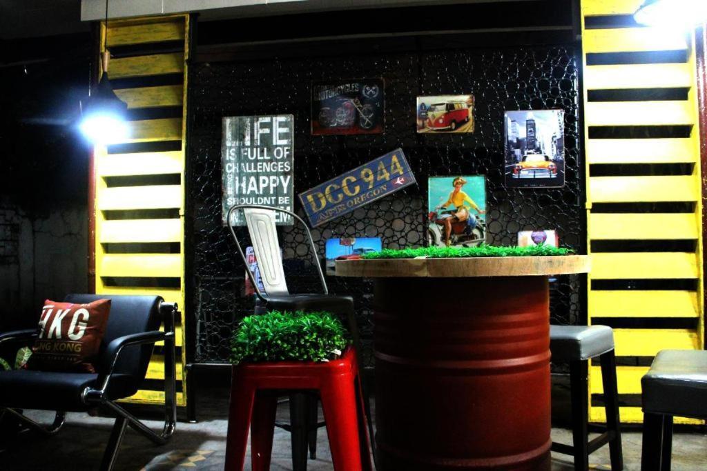Tropical Breeze Hostel Cebu - Cebu Center Екстериор снимка