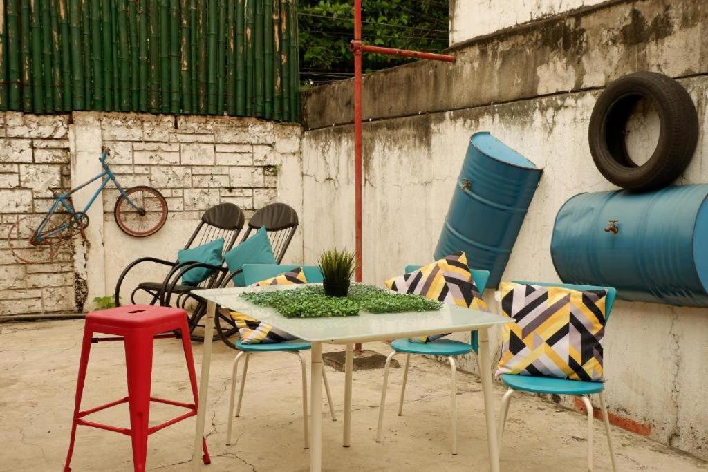Tropical Breeze Hostel Cebu - Cebu Center Екстериор снимка